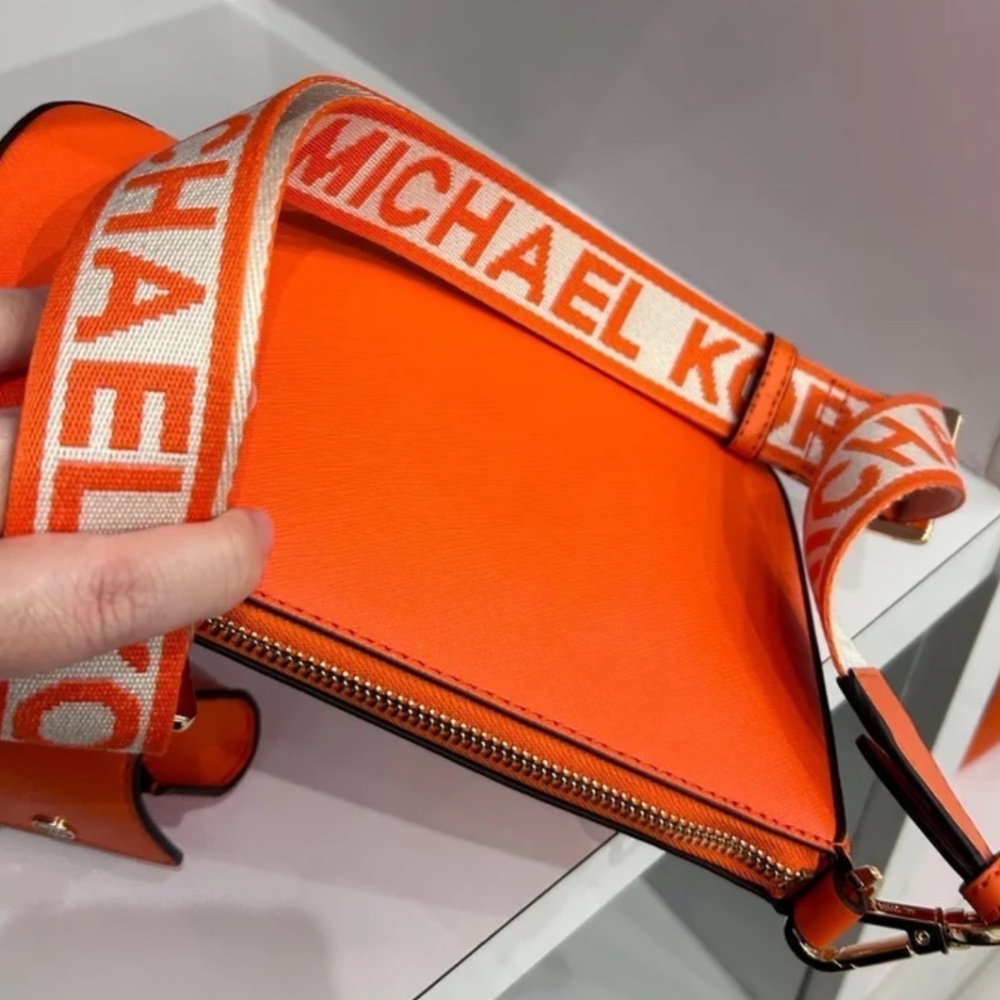 New Michael kors purse jet set crossbody with attach mk poppy - Picture 4 of 5